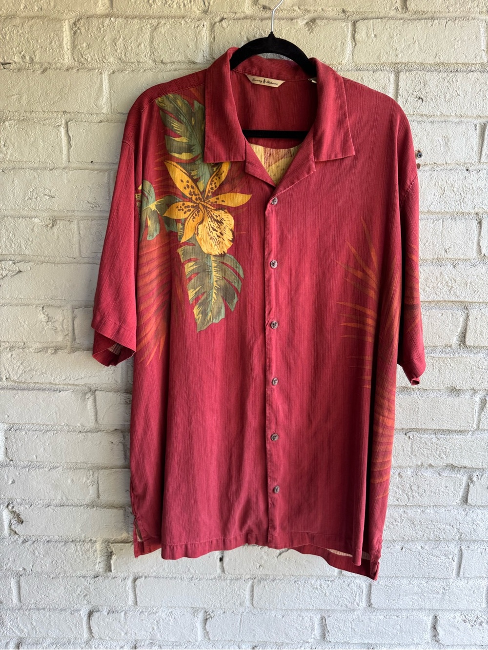 Tommy BAHAMA XL silk camp shirt EUC Tropical  Beach Resort Casual Resort Cruise